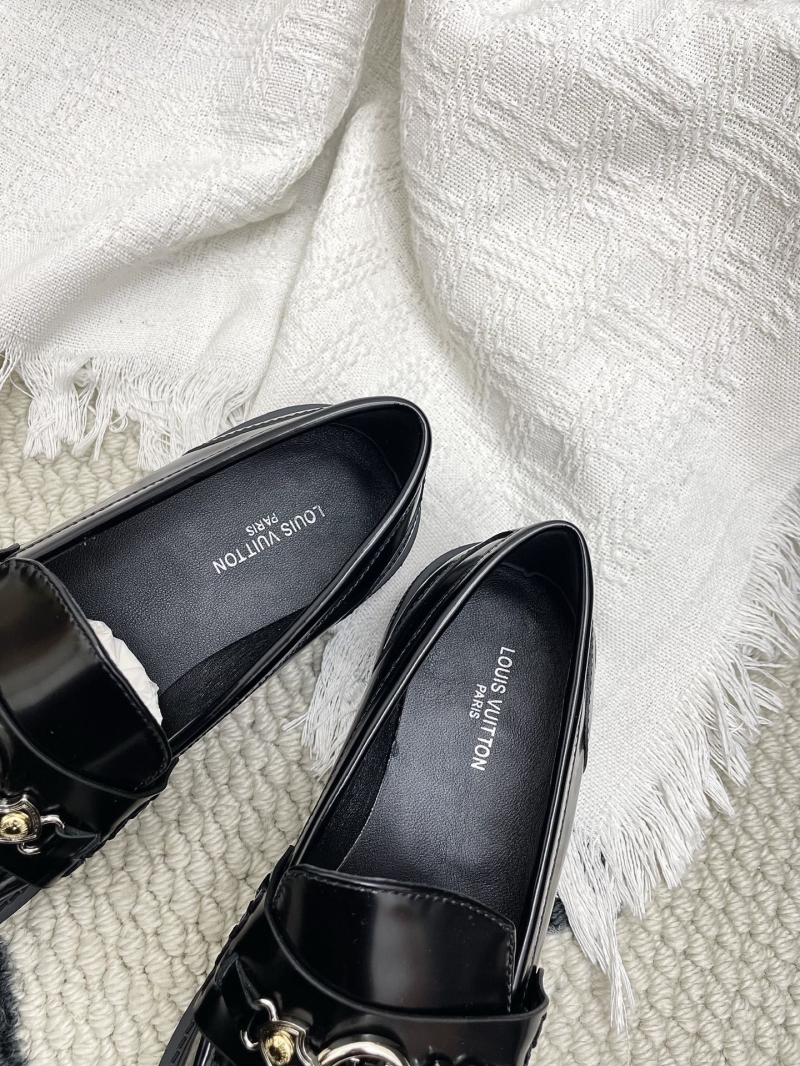 l0vis Vvtt0n loafers